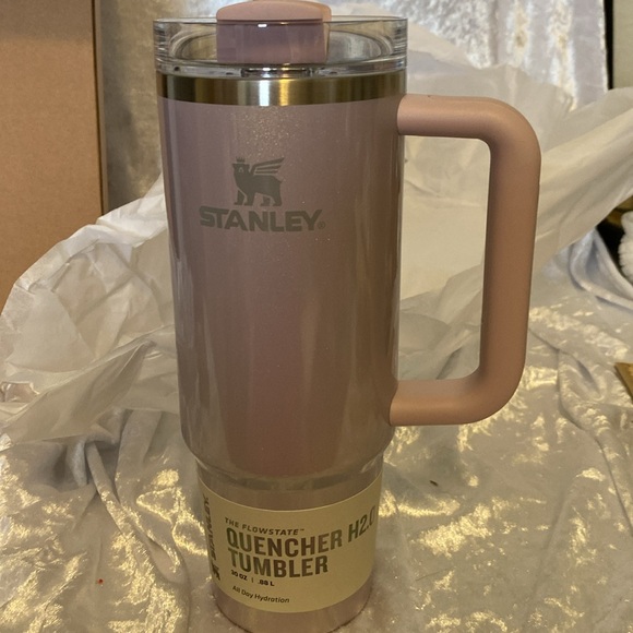 Stanley Blush Quencher Tumbler with Handle - Picture 5 of 9